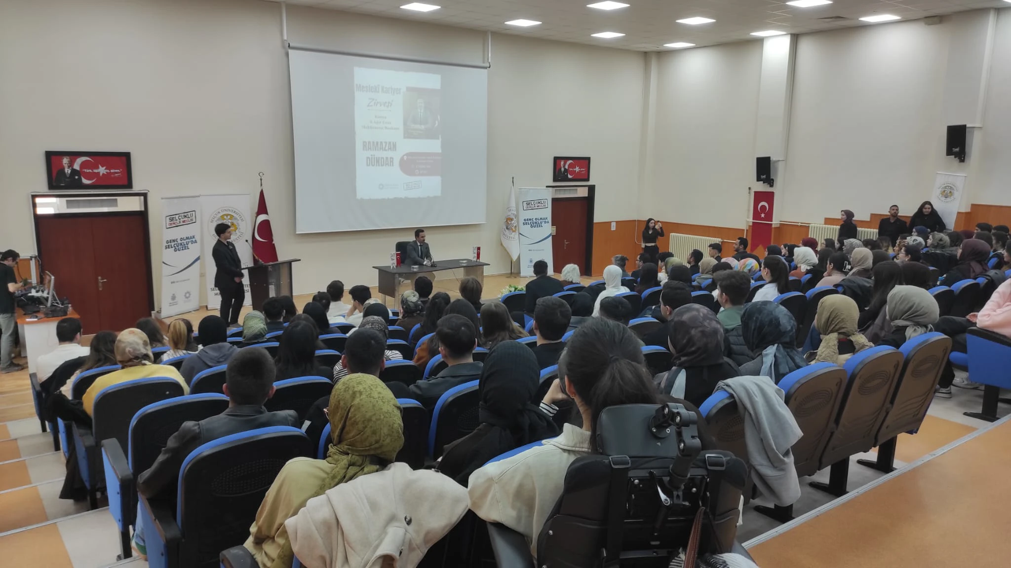 Kariyer Zirvesi’nin konukları Konya 6. Ağır Ceza Mahkemesi Başkanı Ramazan Dündar oldu.